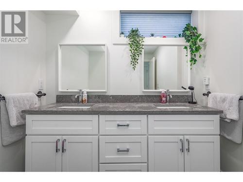 932 Mccartney Road, West Kelowna, BC - Indoor Photo Showing Bathroom