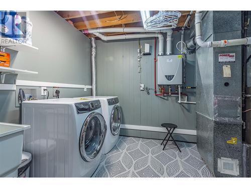 932 Mccartney Road, West Kelowna, BC - Indoor Photo Showing Laundry Room