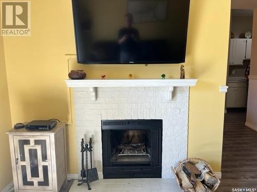 10 2935 Victoria Avenue, Regina, SK - Indoor Photo Showing Living Room With Fireplace