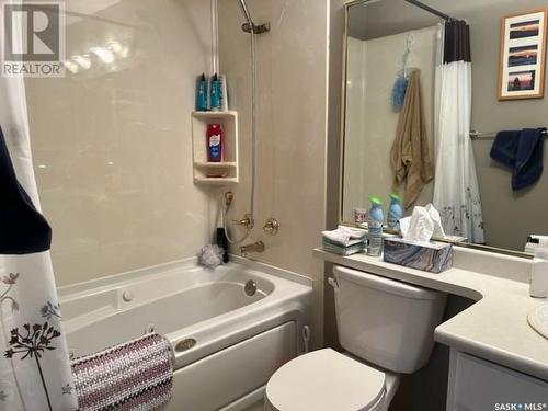 10 2935 Victoria Avenue, Regina, SK - Indoor Photo Showing Bathroom