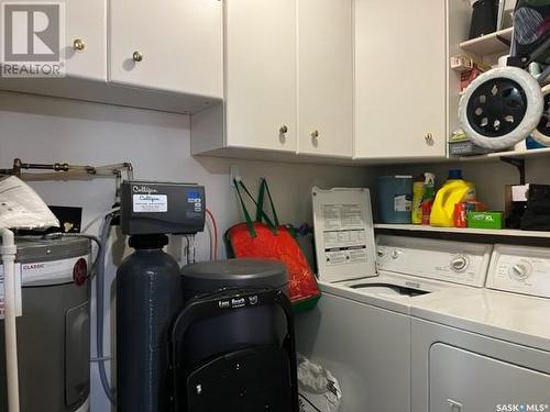 10 2935 Victoria Avenue, Regina, SK - Indoor Photo Showing Laundry Room