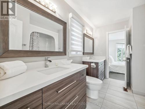 10 Dunloe Rd, Richmond Hill, ON - Indoor Photo Showing Bathroom
