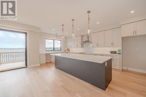 63 Gateway Drive, Barrie, ON - Indoor Photo Showing Kitchen With Upgraded Kitchen
