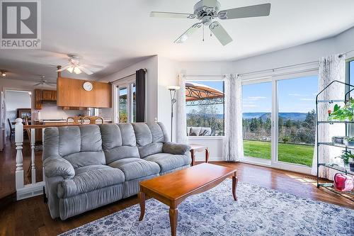 3473 Gates Road, West Kelowna, BC - Indoor Photo Showing Living Room