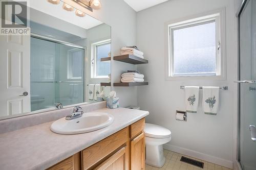3473 Gates Road, West Kelowna, BC - Indoor Photo Showing Bathroom