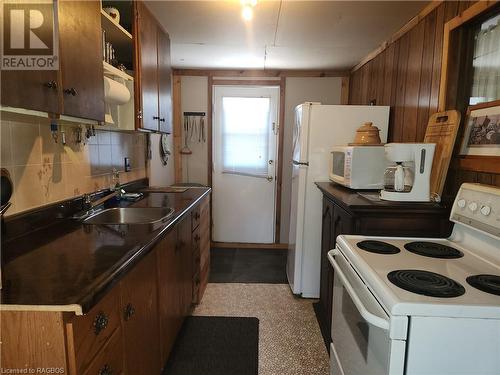 45 Baywatch Drive, Northern Bruce Peninsula, ON - Indoor Photo Showing Kitchen