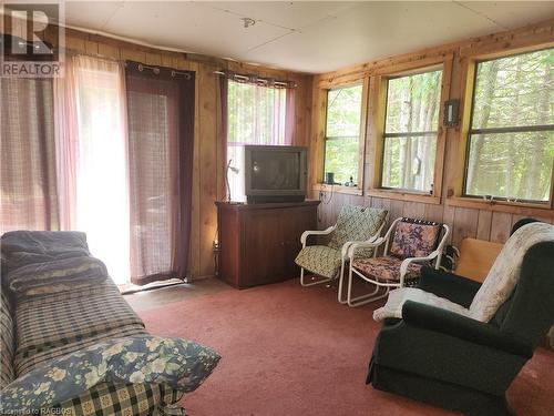 45 Baywatch Drive, Northern Bruce Peninsula, ON - Indoor Photo Showing Living Room