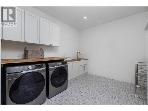 652 Trumpeter Road, Kelowna, BC - Indoor Photo Showing Laundry Room
