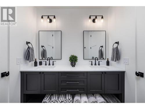 652 Trumpeter Road, Kelowna, BC - Indoor Photo Showing Bathroom