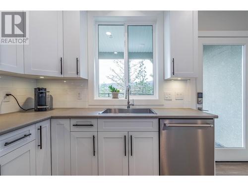 3047 Shaleview Drive, West Kelowna, BC - Indoor Photo Showing Kitchen