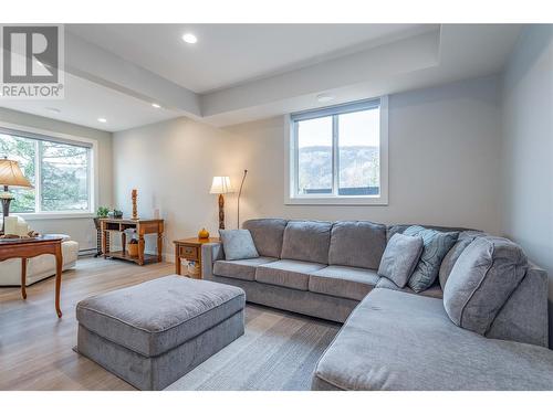 3047 Shaleview Drive, West Kelowna, BC - Indoor Photo Showing Living Room