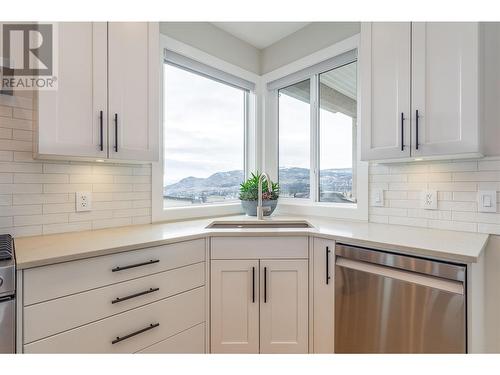 3047 Shaleview Drive, West Kelowna, BC - Indoor Photo Showing Kitchen