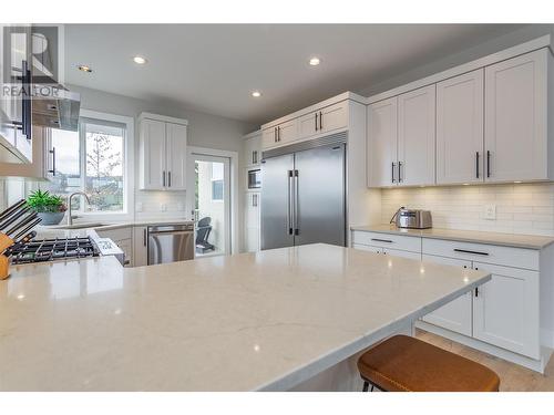 3047 Shaleview Drive, West Kelowna, BC - Indoor Photo Showing Kitchen With Upgraded Kitchen