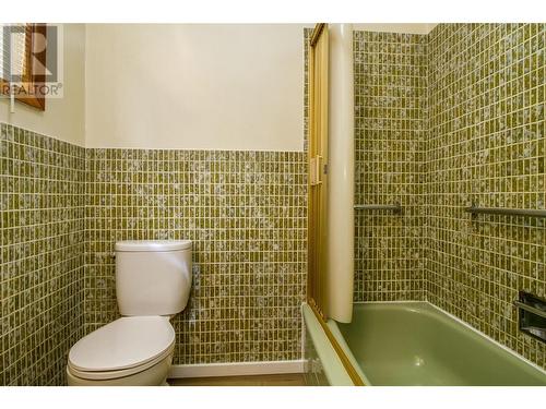 409 Fifth Street E, Revelstoke, BC - Indoor Photo Showing Bathroom