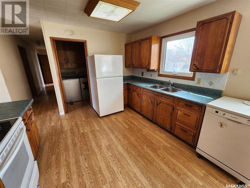 209 3Rd Avenue E, Lampman, SK - Indoor Photo Showing Kitchen With Double Sink