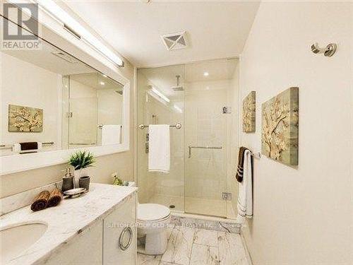 1205 - 90 Park Lawn Road, Toronto, ON - Indoor Photo Showing Bathroom