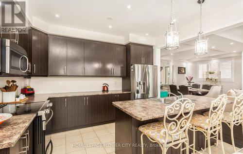 19 Arkwright Dr, Brampton, ON - Indoor Photo Showing Kitchen With Upgraded Kitchen