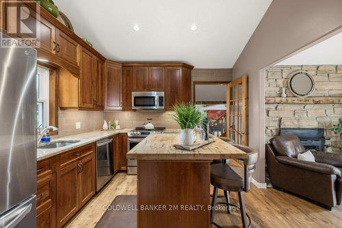 1004 Rocky Shore Lane, South Frontenac, ON - Indoor Photo Showing Kitchen With Upgraded Kitchen
