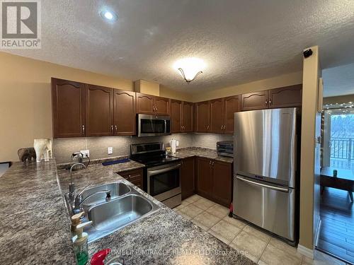 39 - 535 Windflower Crescent, Kitchener, ON - Indoor Photo Showing Kitchen With Double Sink
