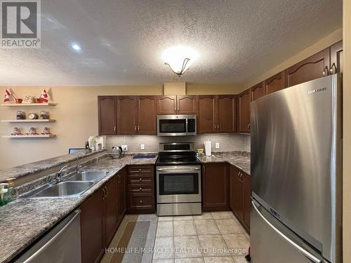 39 - 535 Windflower Crescent, Kitchener, ON - Indoor Photo Showing Kitchen With Double Sink