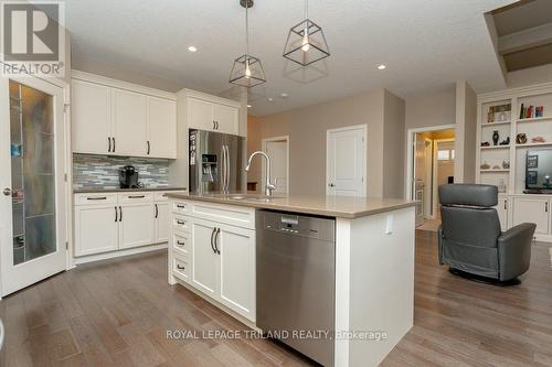 1584 Moe Norman Pl, London, ON - Indoor Photo Showing Kitchen With Upgraded Kitchen