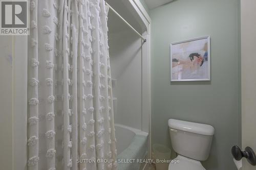 21 Greyrock Cres, London, ON - Indoor Photo Showing Bathroom
