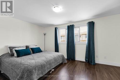 225 Deveron Cres, London, ON - Indoor Photo Showing Bedroom