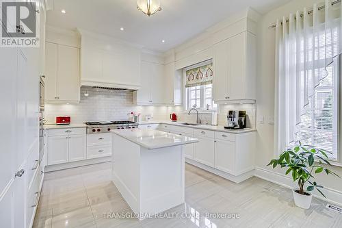 141 Annsleywood Court, Vaughan, ON - Indoor Photo Showing Kitchen