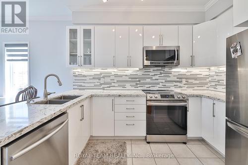 #280 -23 Observatory Lane, Richmond Hill, ON - Indoor Photo Showing Kitchen With Double Sink With Upgraded Kitchen