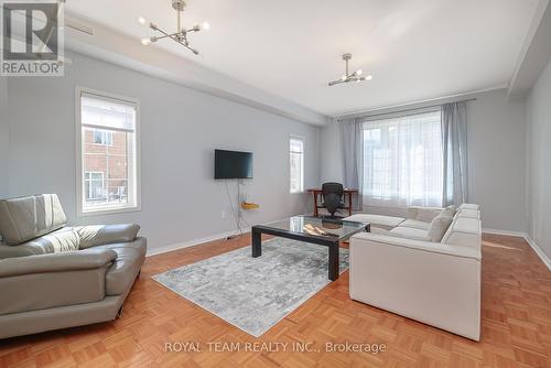 #280 -23 Observatory Lane, Richmond Hill, ON - Indoor Photo Showing Living Room