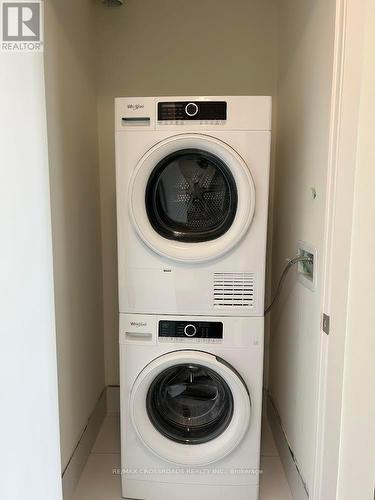 310 - 6 David Eyer Road, Richmond Hill, ON - Indoor Photo Showing Laundry Room