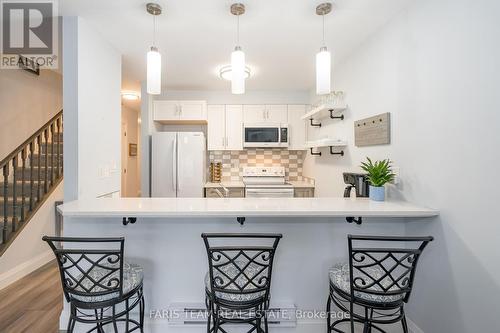33 - 31 Laguna Parkway, Ramara, ON - Indoor Photo Showing Kitchen With Upgraded Kitchen