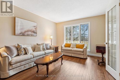1311 Snow Valley Road, Springwater, ON - Indoor Photo Showing Living Room
