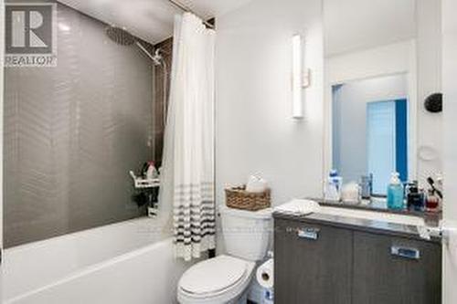 413 - 10 De Boers Drive, Toronto, ON - Indoor Photo Showing Bathroom