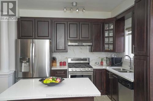 18 Martree Cres, Brampton, ON - Indoor Photo Showing Kitchen With Double Sink With Upgraded Kitchen