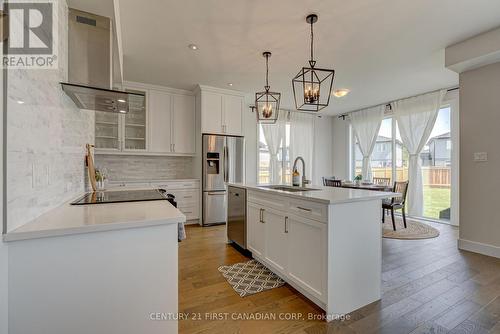 1318 Red Pine Crescent S, London, ON - Indoor Photo Showing Kitchen With Upgraded Kitchen