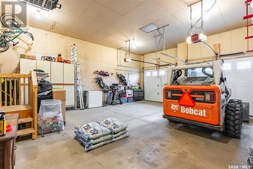 534 Redwood Crescent, Warman, SK - Indoor Photo Showing Garage