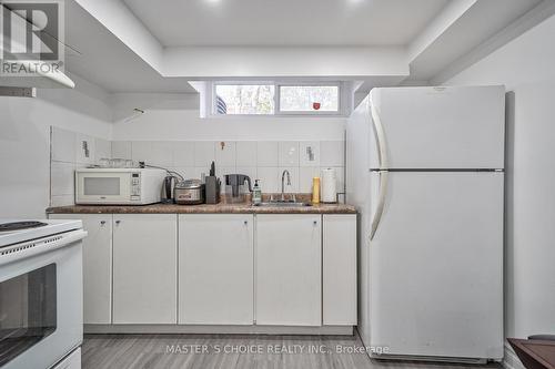80 Fenside Dr, Toronto, ON - Indoor Photo Showing Kitchen