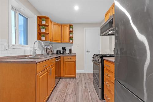 23 Albany Avenue, Hamilton, ON - Indoor Photo Showing Kitchen