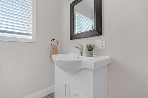 23 Albany Avenue, Hamilton, ON - Indoor Photo Showing Bathroom