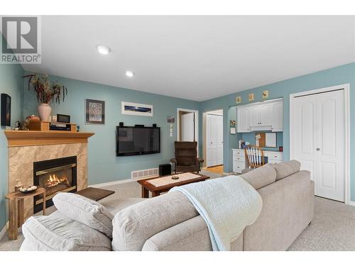 1871 2 Avenue Ne, Salmon Arm, BC - Indoor Photo Showing Living Room With Fireplace