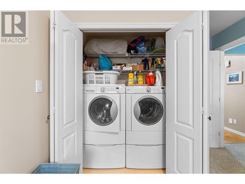 1871 2 Avenue Ne, Salmon Arm, BC - Indoor Photo Showing Laundry Room
