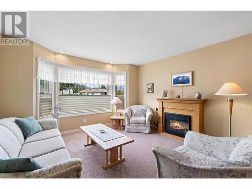1871 2 Avenue Ne, Salmon Arm, BC - Indoor Photo Showing Living Room With Fireplace