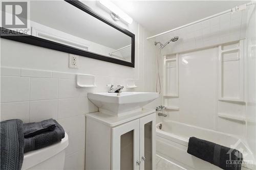 1673 Edge Hill Place, Ottawa, ON - Indoor Photo Showing Bathroom