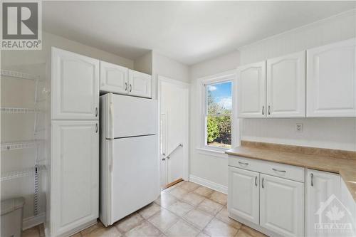 1673 Edge Hill Place, Ottawa, ON - Indoor Photo Showing Kitchen