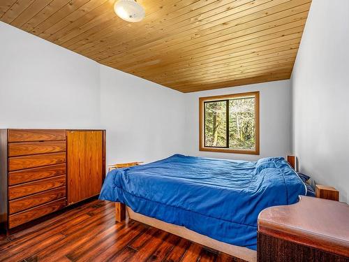 6912 Railway Ave, Courtenay, BC - Indoor Photo Showing Bedroom