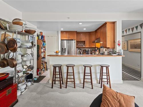 14-21 Dallas Rd, Victoria, BC - Indoor Photo Showing Kitchen