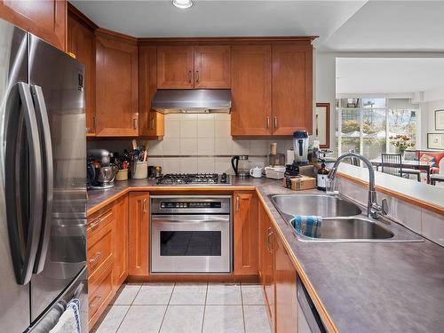 14-21 Dallas Rd, Victoria, BC - Indoor Photo Showing Kitchen With Double Sink