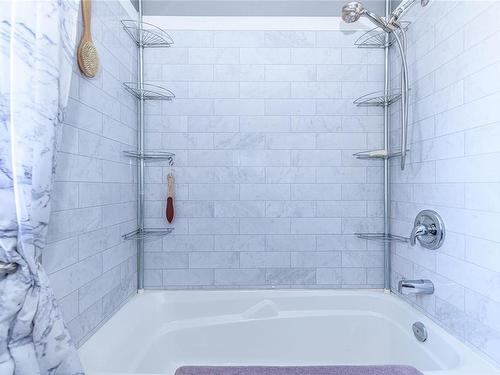 8005 Queen St, Crofton, BC - Indoor Photo Showing Bathroom