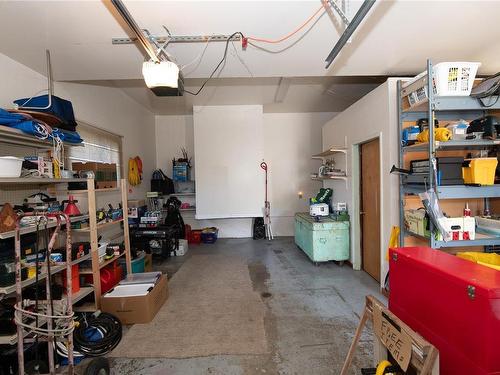 8005 Queen St, Crofton, BC - Indoor Photo Showing Garage